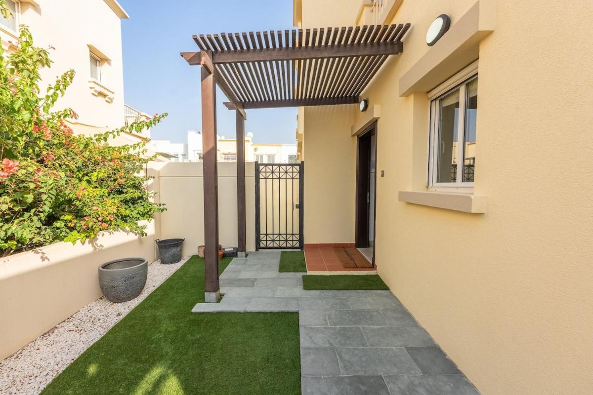 Villa Luxurious Spacious 3-bedroom With Private Pool At Springs 10