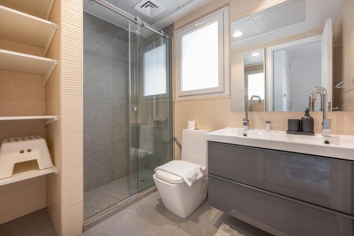 Luxurious Spacious 3-bedroom With Private Pool At Springs 10