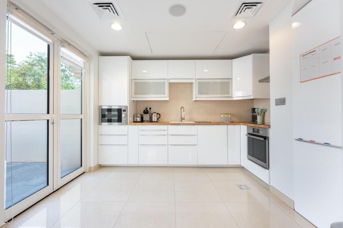 Luxurious Spacious 3-bedroom With Private Pool At Springs 10 * Dubai