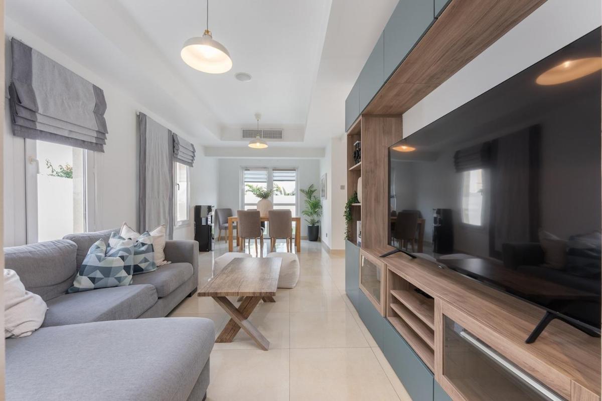 Villa Luxurious Spacious 3-bedroom With Private Pool At Springs 10 *