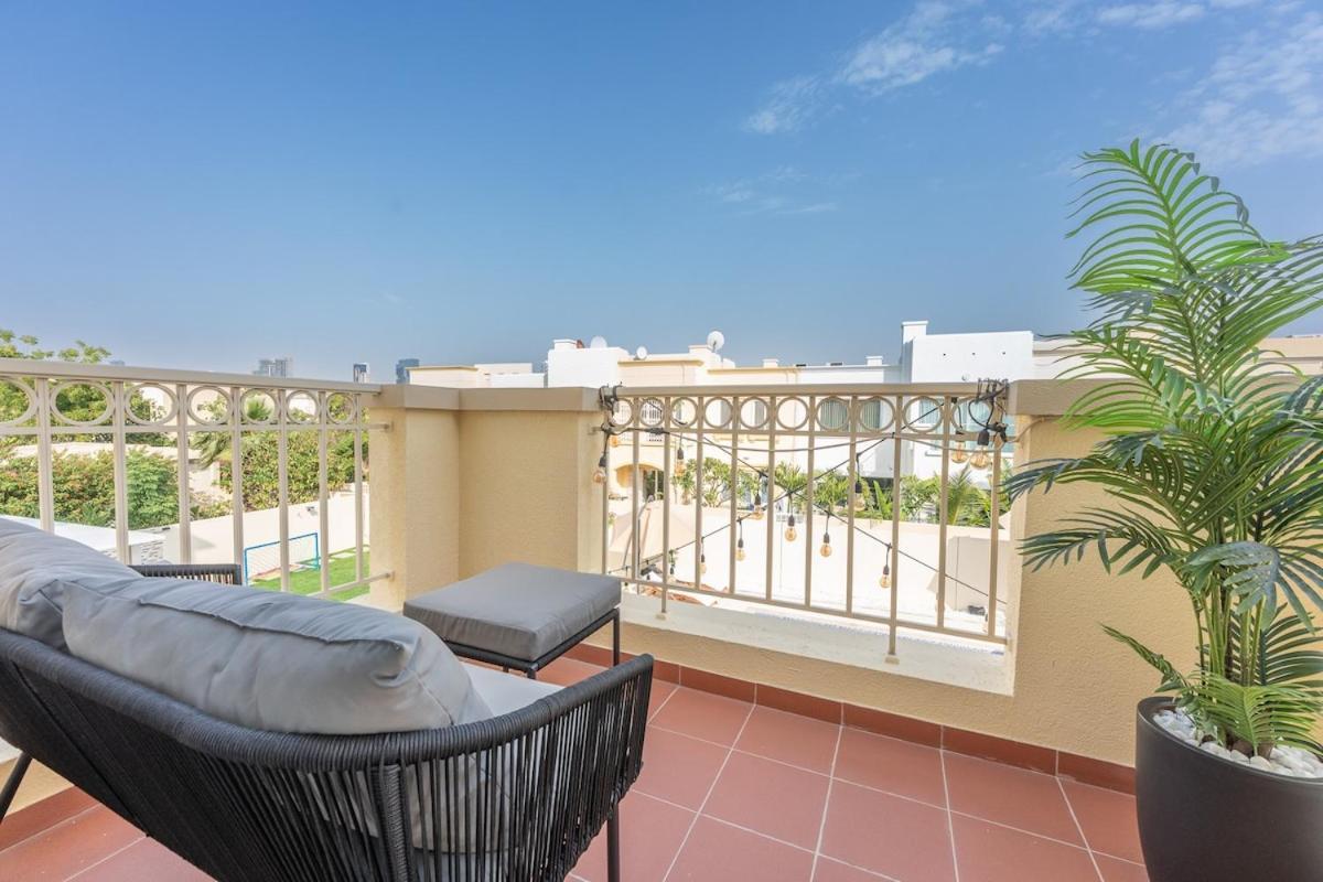 Luxurious Spacious 3-bedroom With Private Pool At Springs 10 *