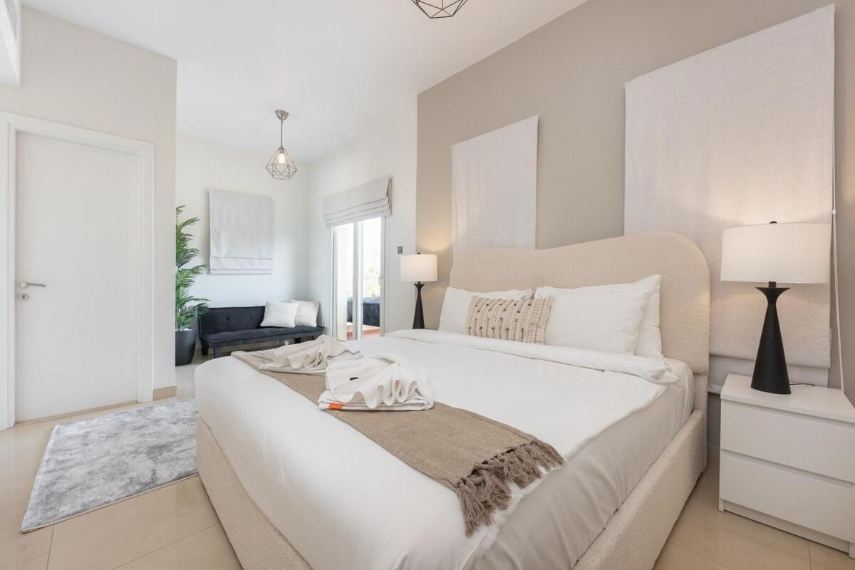Luxurious Spacious 3-bedroom With Private Pool At Springs 10 * Dubai